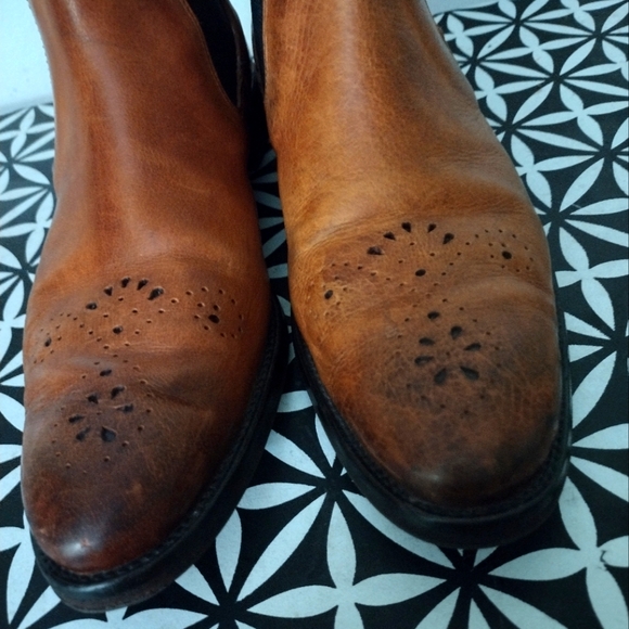 Melvin & Hamilton 'Betty' Chelsea Boots - Picture 4 of 9